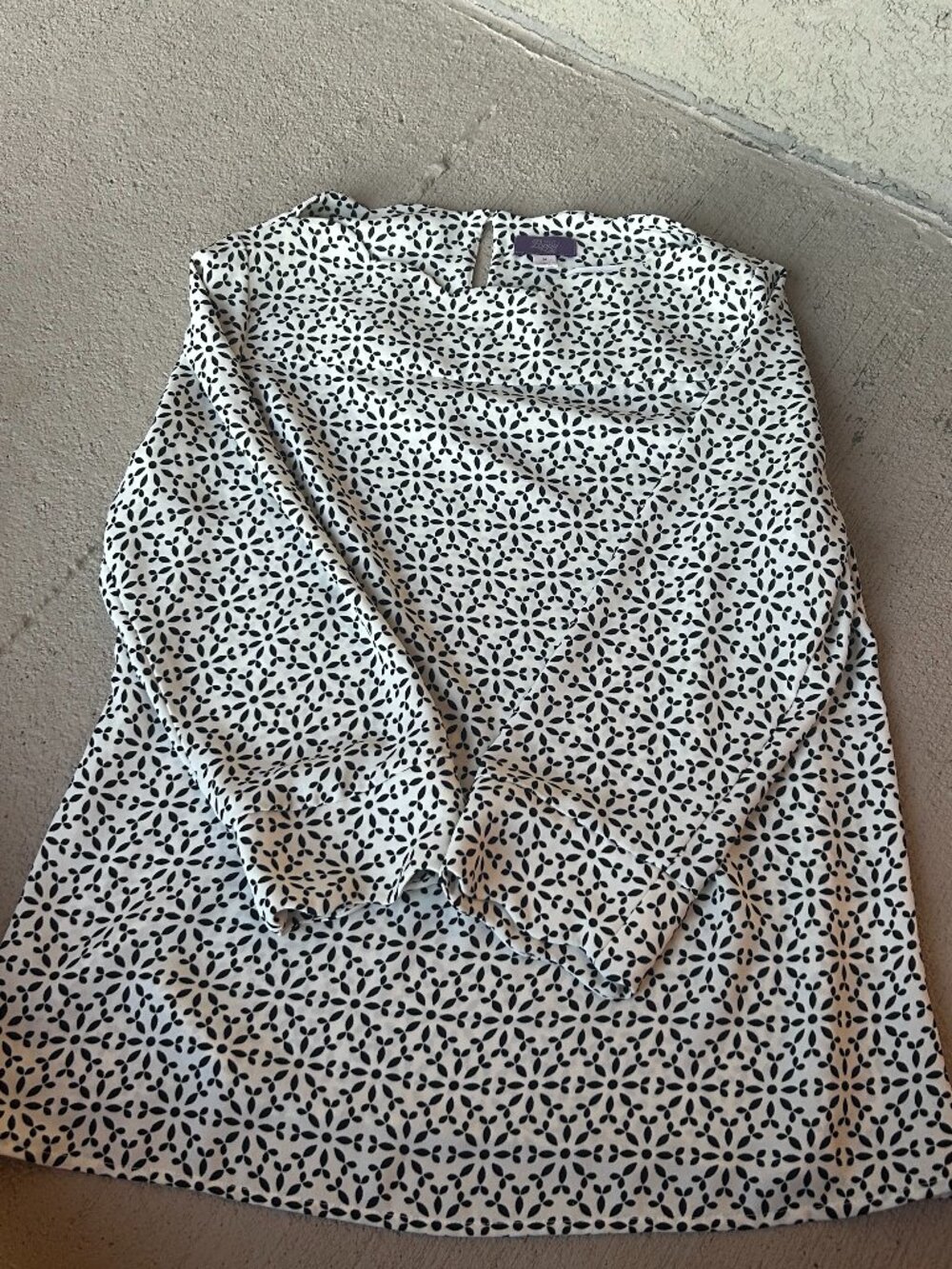 Truly Poppy Womens dress top creme black sz Med blouse